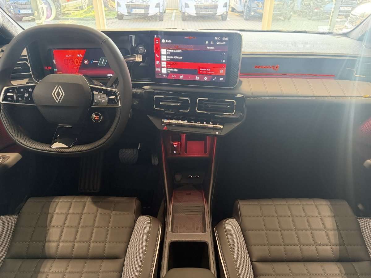 Fahrzeugbild eines Renault 4 E-TECH
