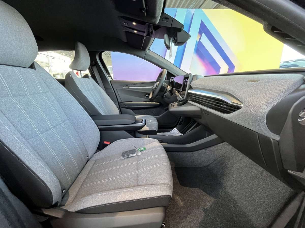 Fahrzeugbild eines Renault Scenic E-TECH
