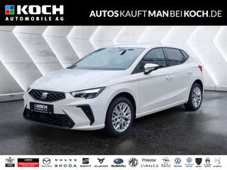 Schräge Frontansicht auf einen SEAT Ibiza , freigestellt