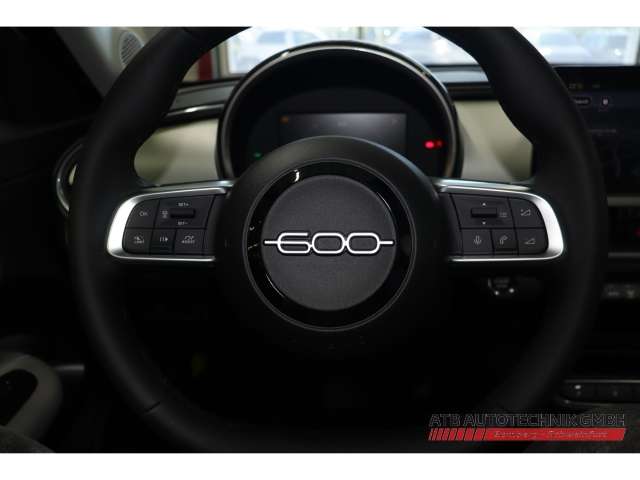 Fahrzeugbild eines Fiat 600 Elektro