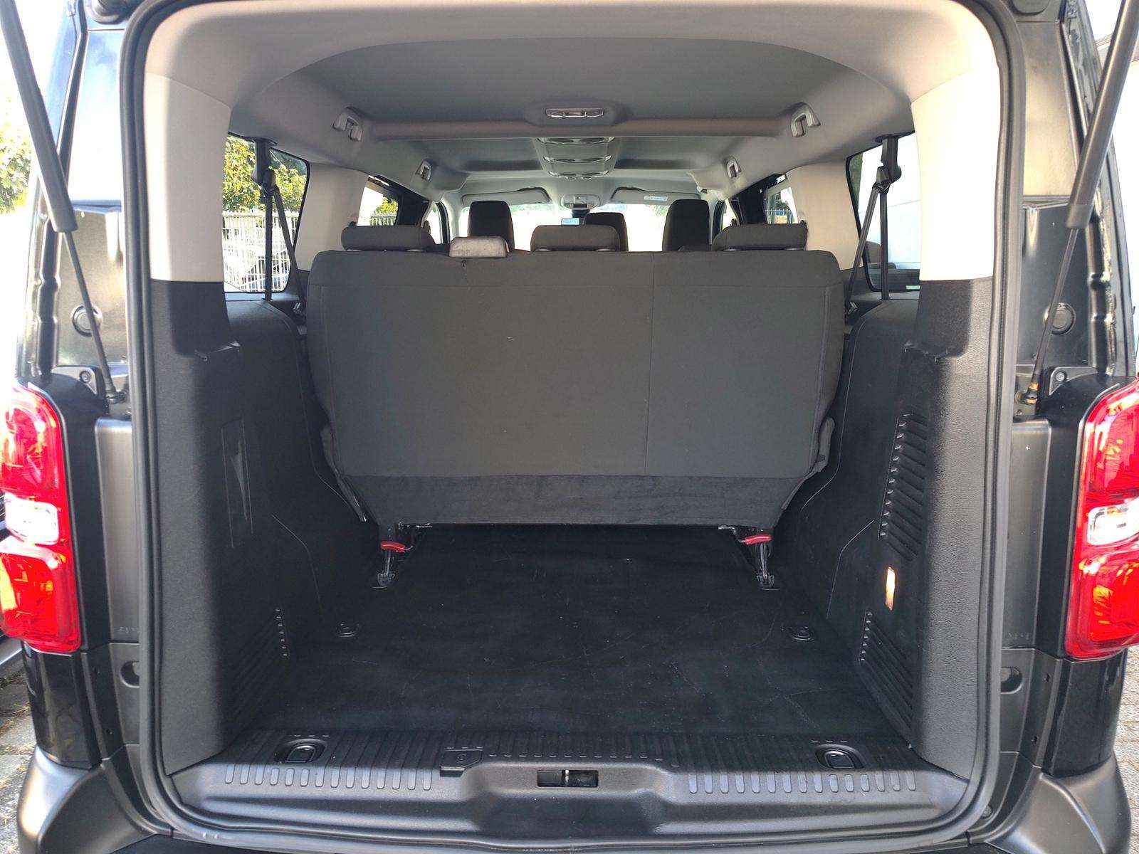 Fahrzeugbild eines Opel Vivaro