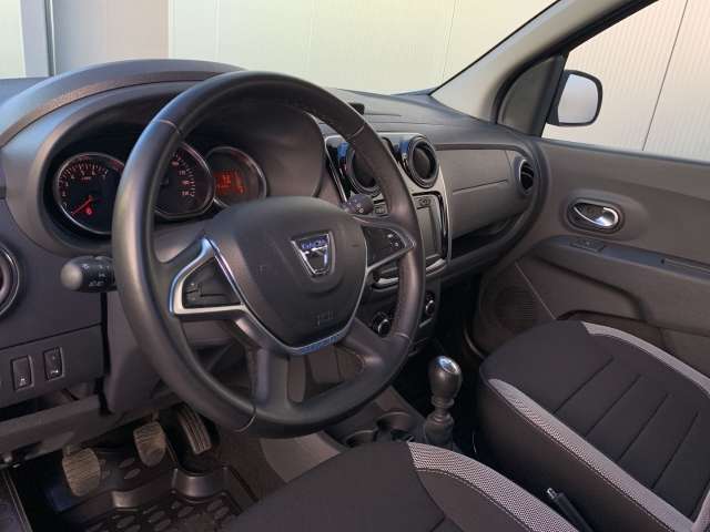Fahrzeugbild eines Dacia Lodgy