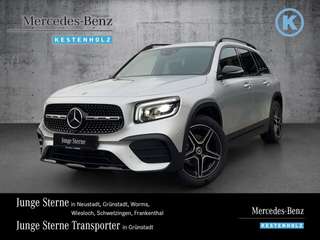 Schräge Frontansicht auf einen Mercedes-Benz GLB , freigestellt