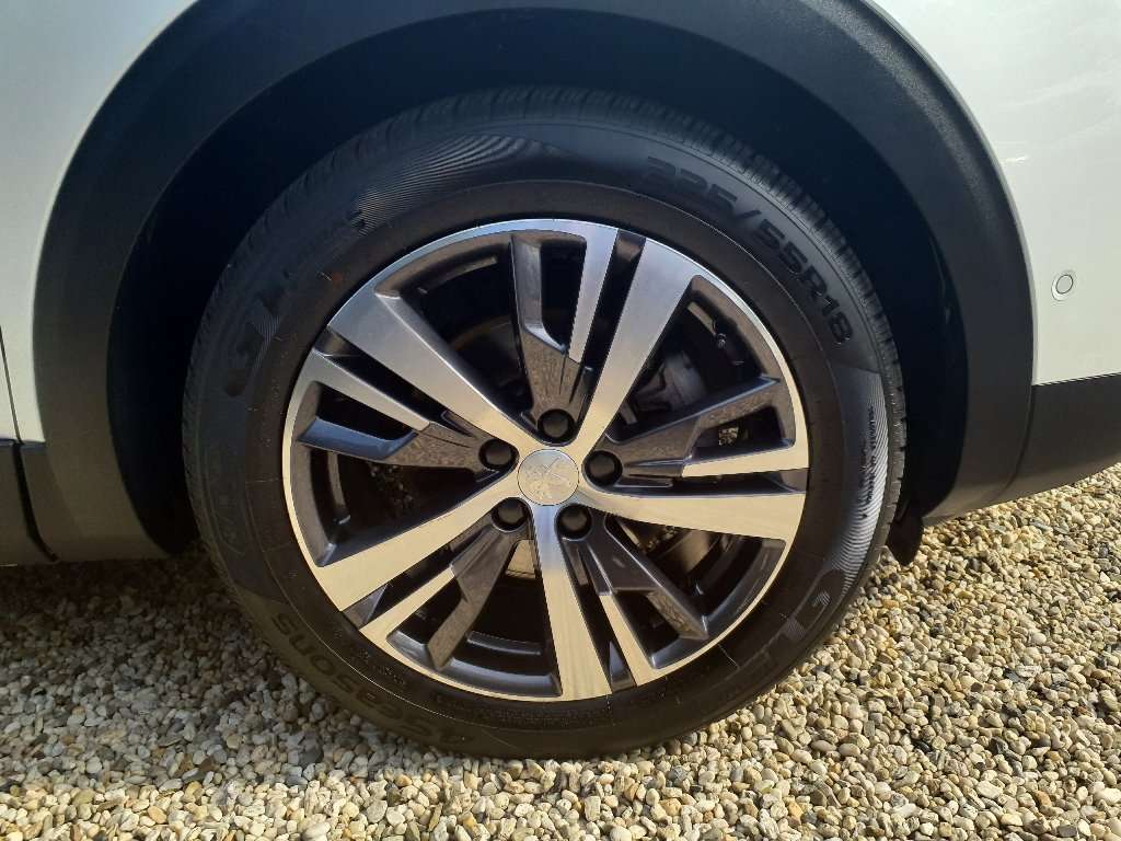 Fahrzeugbild eines Peugeot 5008