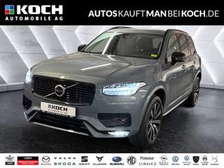 Schräge Frontansicht auf einen Volvo XC90 , freigestellt