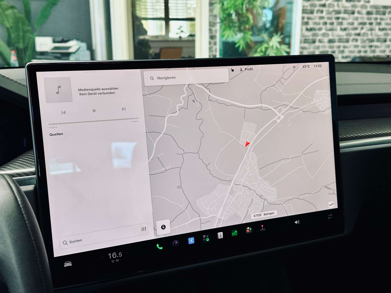 Fahrzeugbild eines TESLA Model S