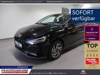 Schräge Frontansicht auf einen Hyundai i20 , freigestellt