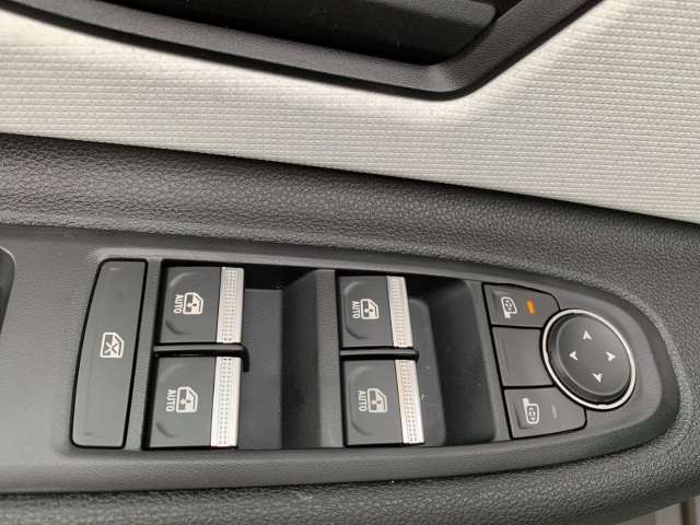 Fahrzeugbild eines Renault 4 E-TECH