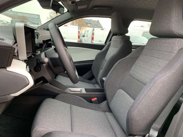 Fahrzeugbild eines Renault 4 E-TECH