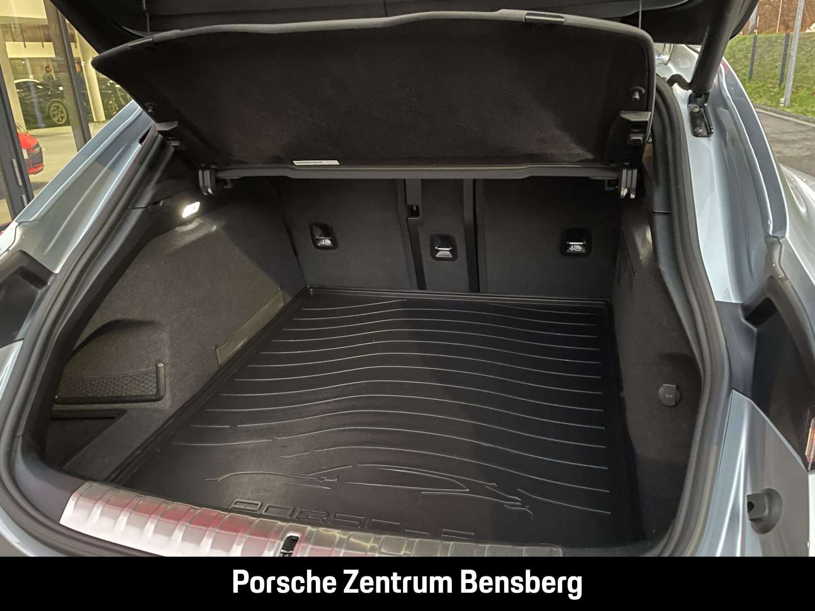 Fahrzeugbild eines Porsche Taycan