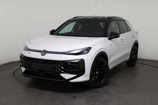 Schräge Frontansicht auf einen Volkswagen T-Roc , freigestellt