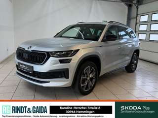 Schräge Frontansicht auf einen Skoda Kodiaq , freigestellt