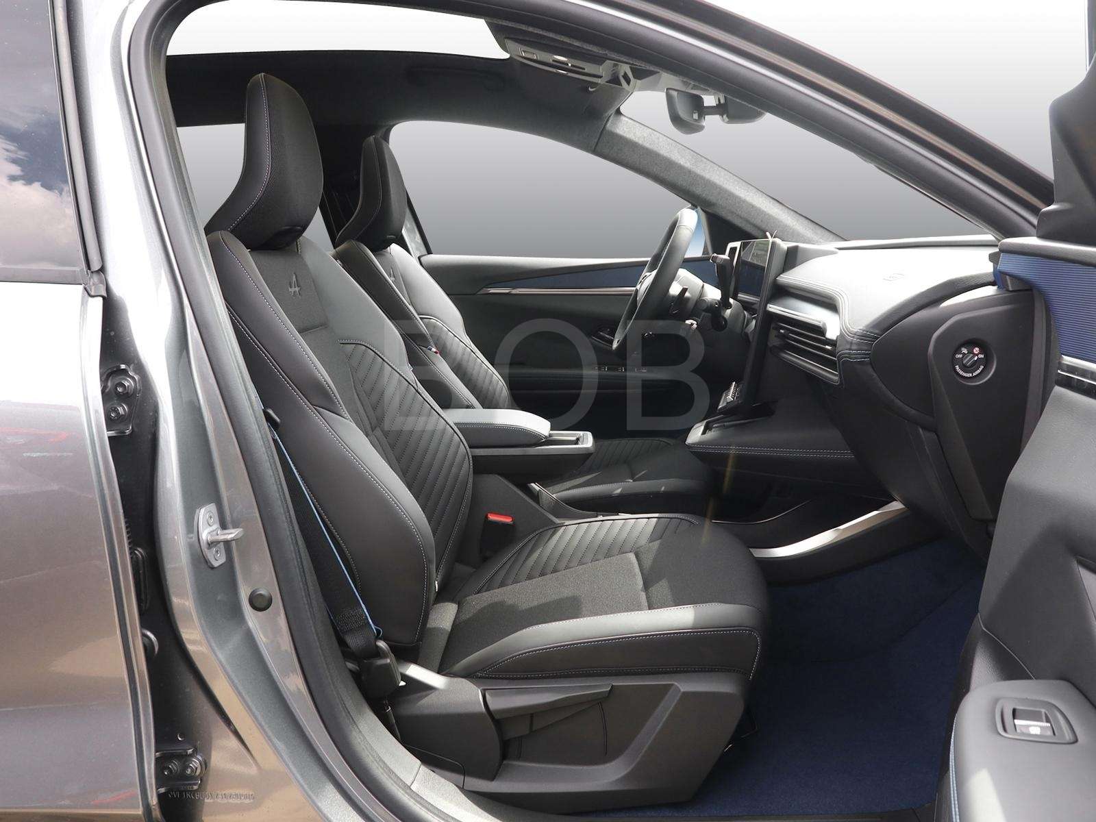 Fahrzeugbild eines Renault Scenic E-TECH