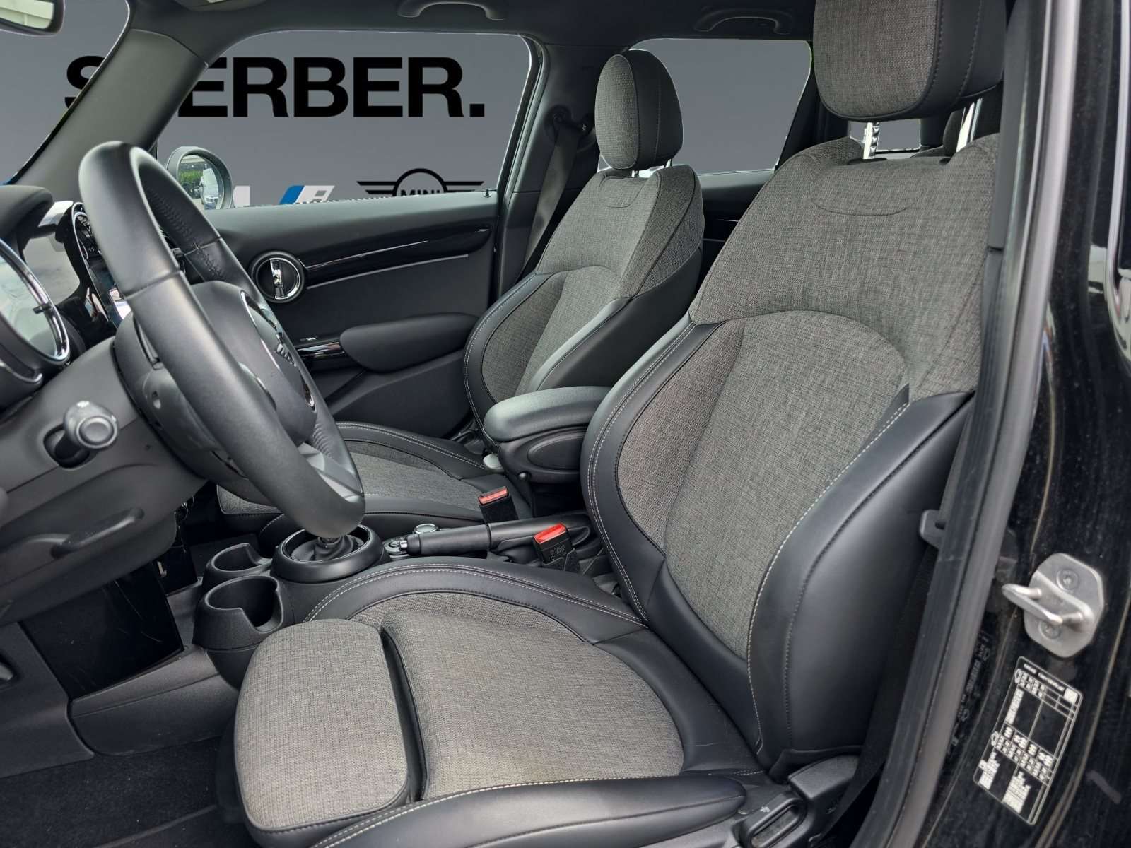 Fahrzeugbild eines MINI COOPER