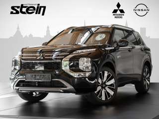 Schräge Frontansicht auf einen Mitsubishi Outlander , freigestellt