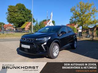Schräge Frontansicht auf einen Mitsubishi ASX , freigestellt