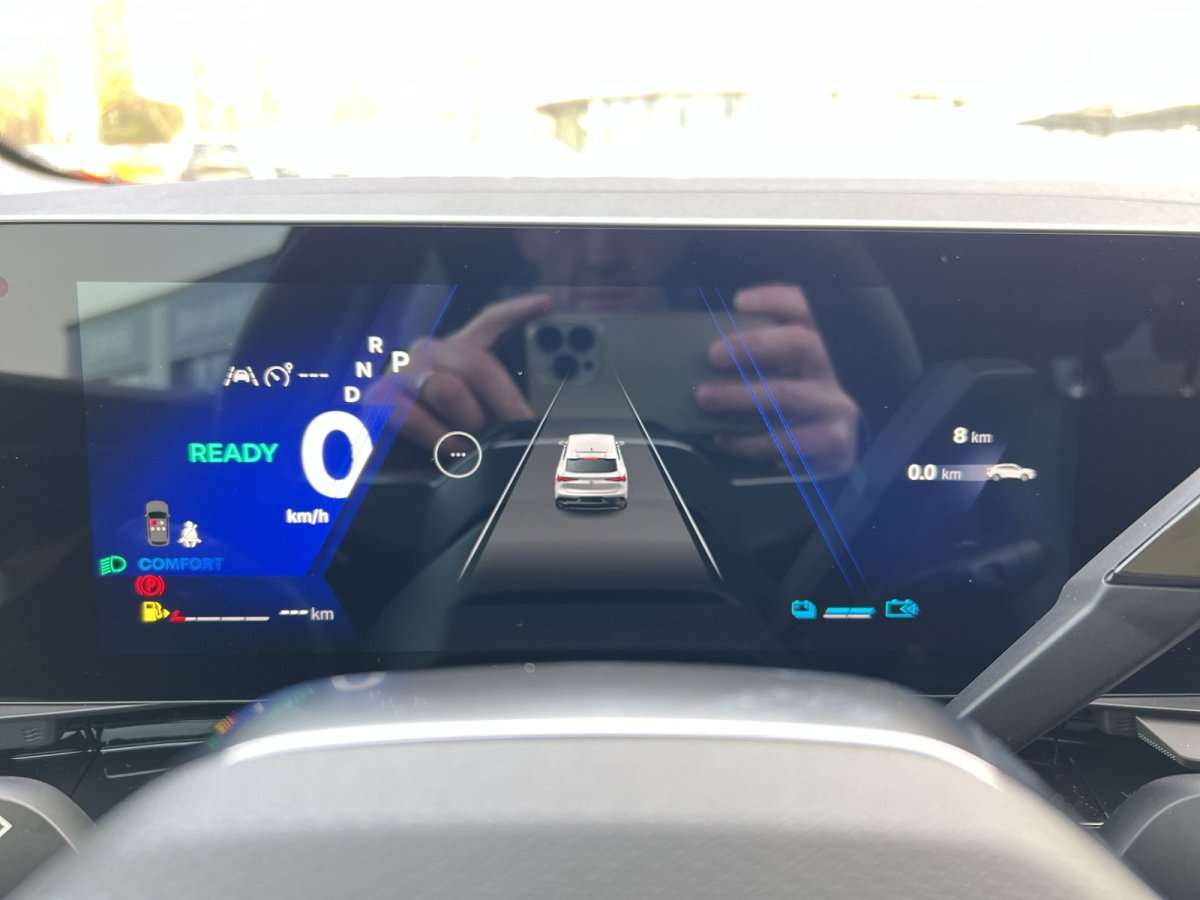 Fahrzeugbild eines Renault Rafale