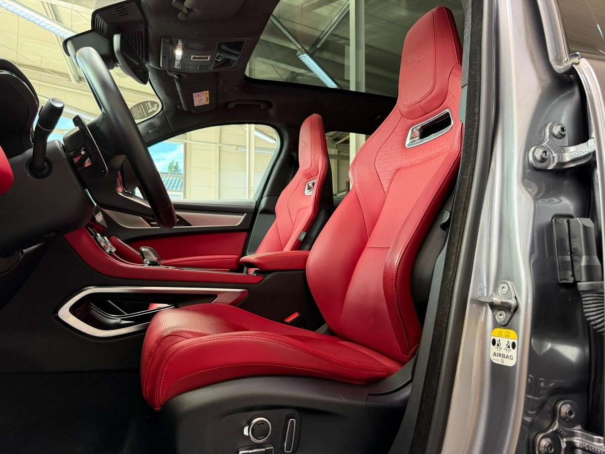 Fahrzeugbild eines Jaguar F-PACE