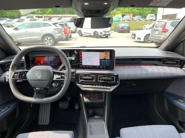 Fahrzeugbild eines Renault 4 E-TECH