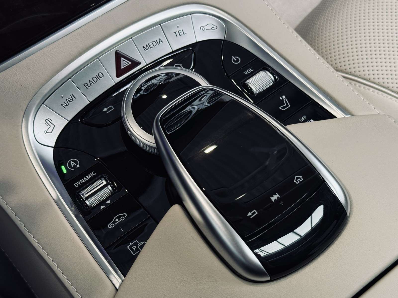 Fahrzeugbild eines Mercedes-Benz S-Klasse