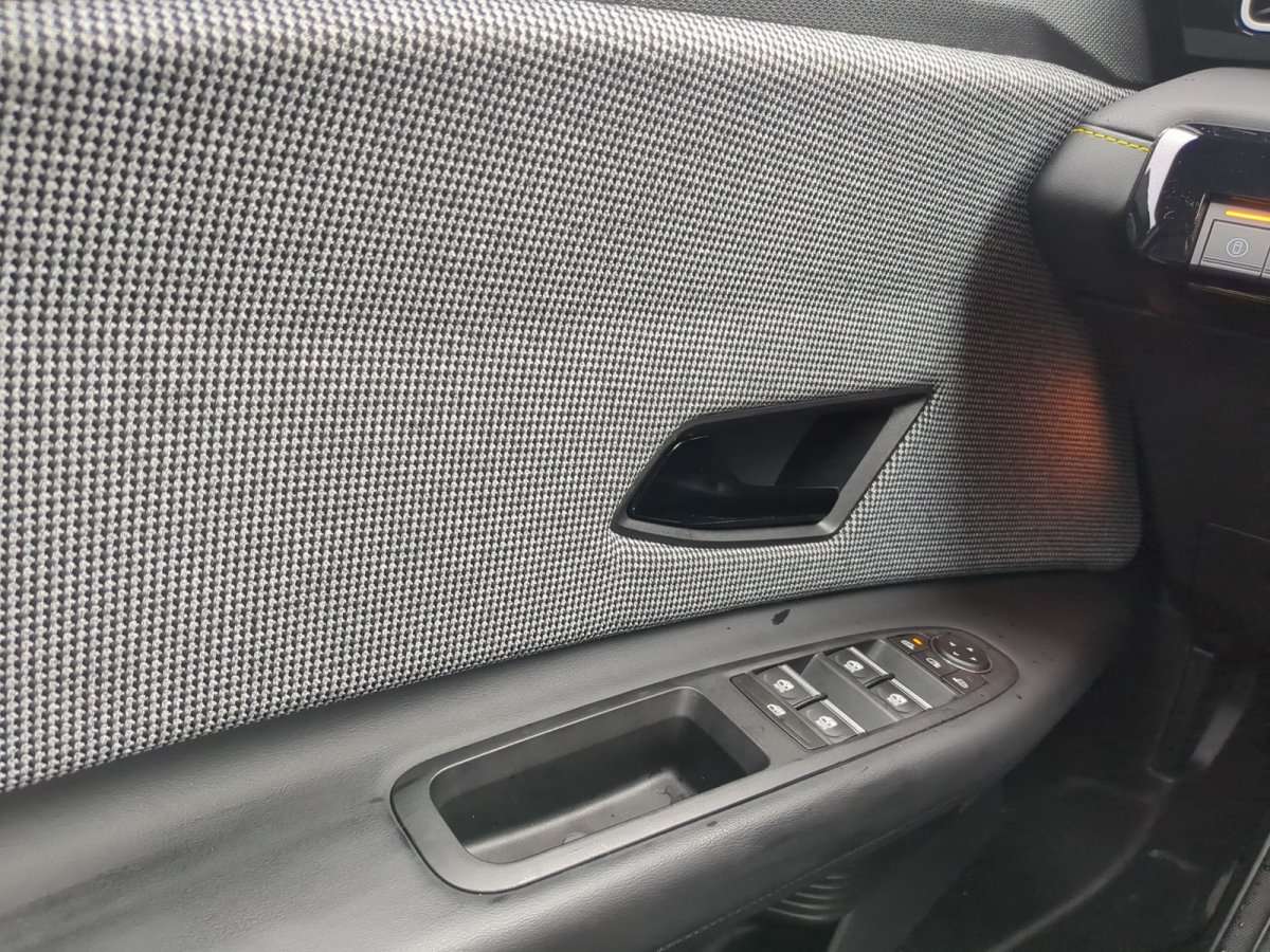 Fahrzeugbild eines Renault 4 E-TECH