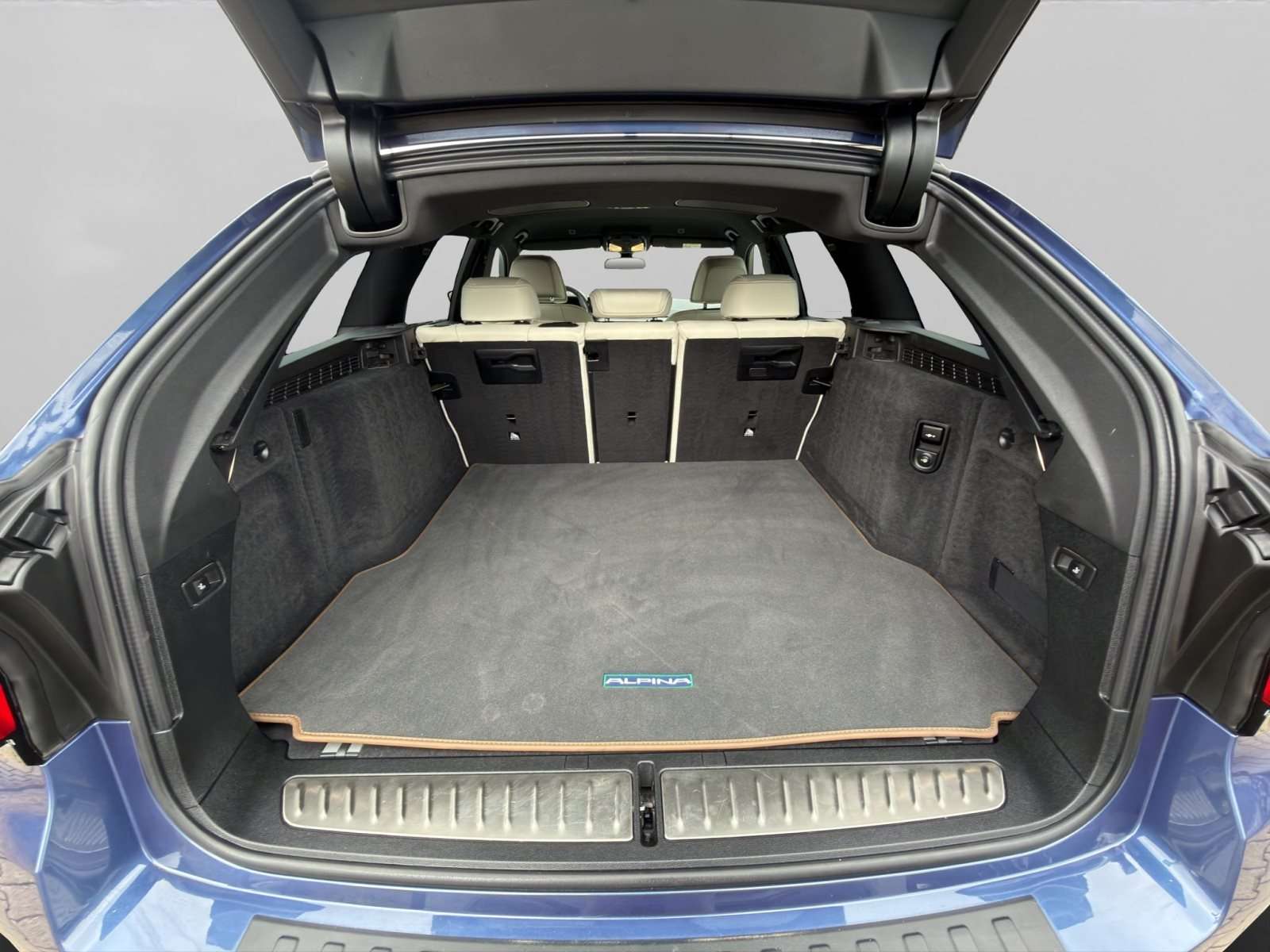 Fahrzeugbild eines Alpina B5