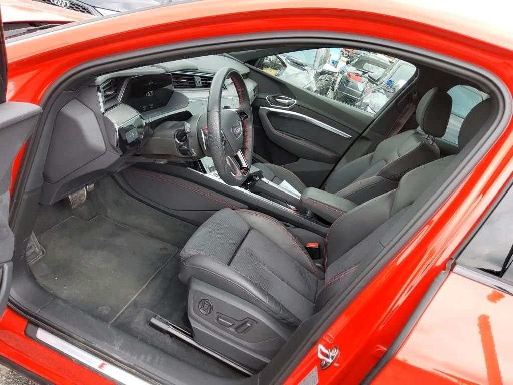 Fahrzeugbild eines Audi Q8