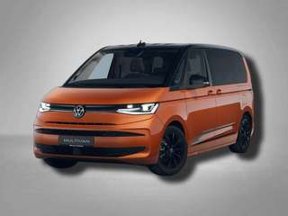 Schräge Frontansicht auf einen Volkswagen Multivan , freigestellt