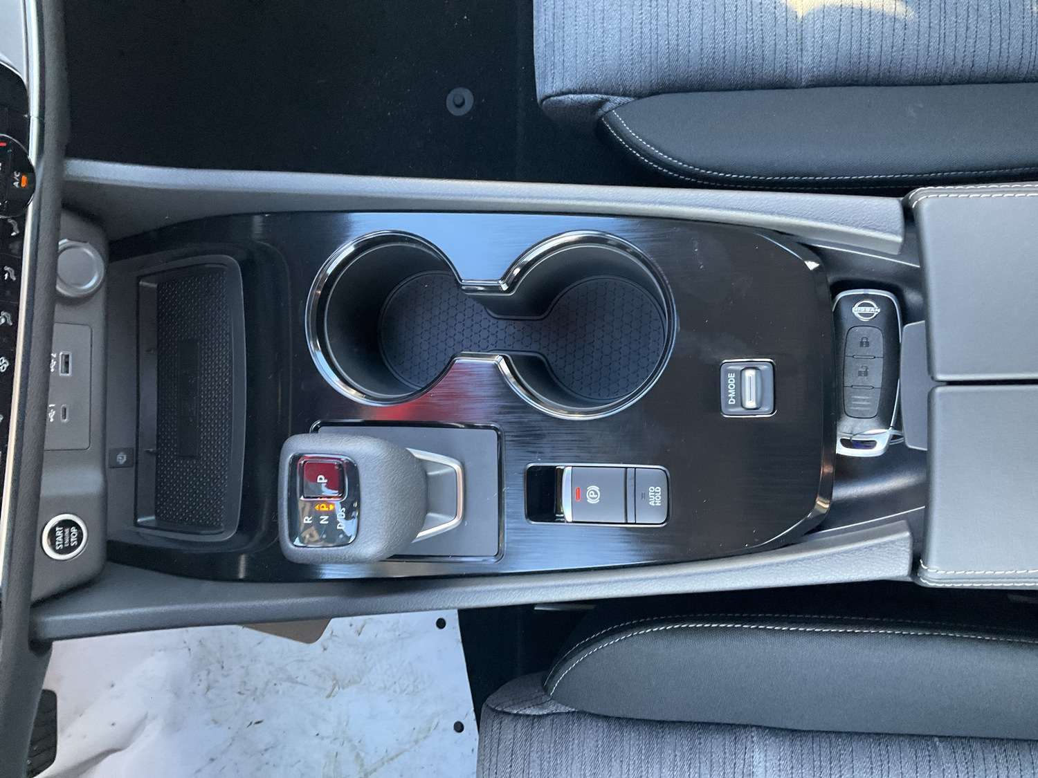 Fahrzeugbild eines Nissan X-TRAIL