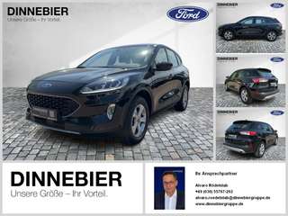Schräge Frontansicht auf einen Ford Kuga , freigestellt