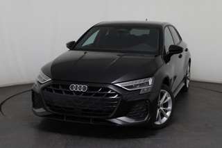 Schräge Frontansicht auf einen Audi A3 , freigestellt