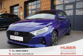 Schräge Frontansicht auf einen Hyundai i20 , freigestellt
