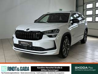 Schräge Frontansicht auf einen Skoda Kodiaq , freigestellt