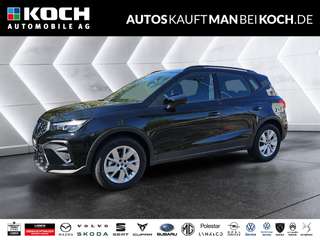 Schräge Frontansicht auf einen SEAT Arona , freigestellt