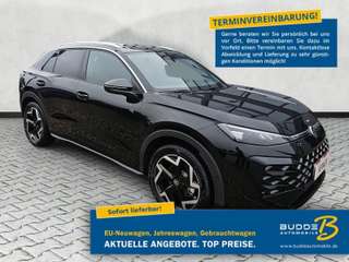 Schräge Frontansicht auf einen Volkswagen T-Roc , freigestellt