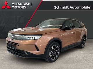 Schräge Frontansicht auf einen Opel Grandland X , freigestellt