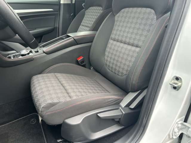 Fahrzeugbild eines MG ZS