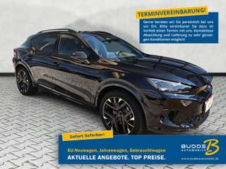 Schräge Frontansicht auf einen CUPRA Formentor , freigestellt