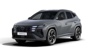 Schräge Frontansicht auf einen Hyundai Tucson , freigestellt