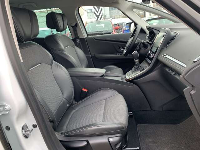 Fahrzeugbild eines Renault Grand Scénic