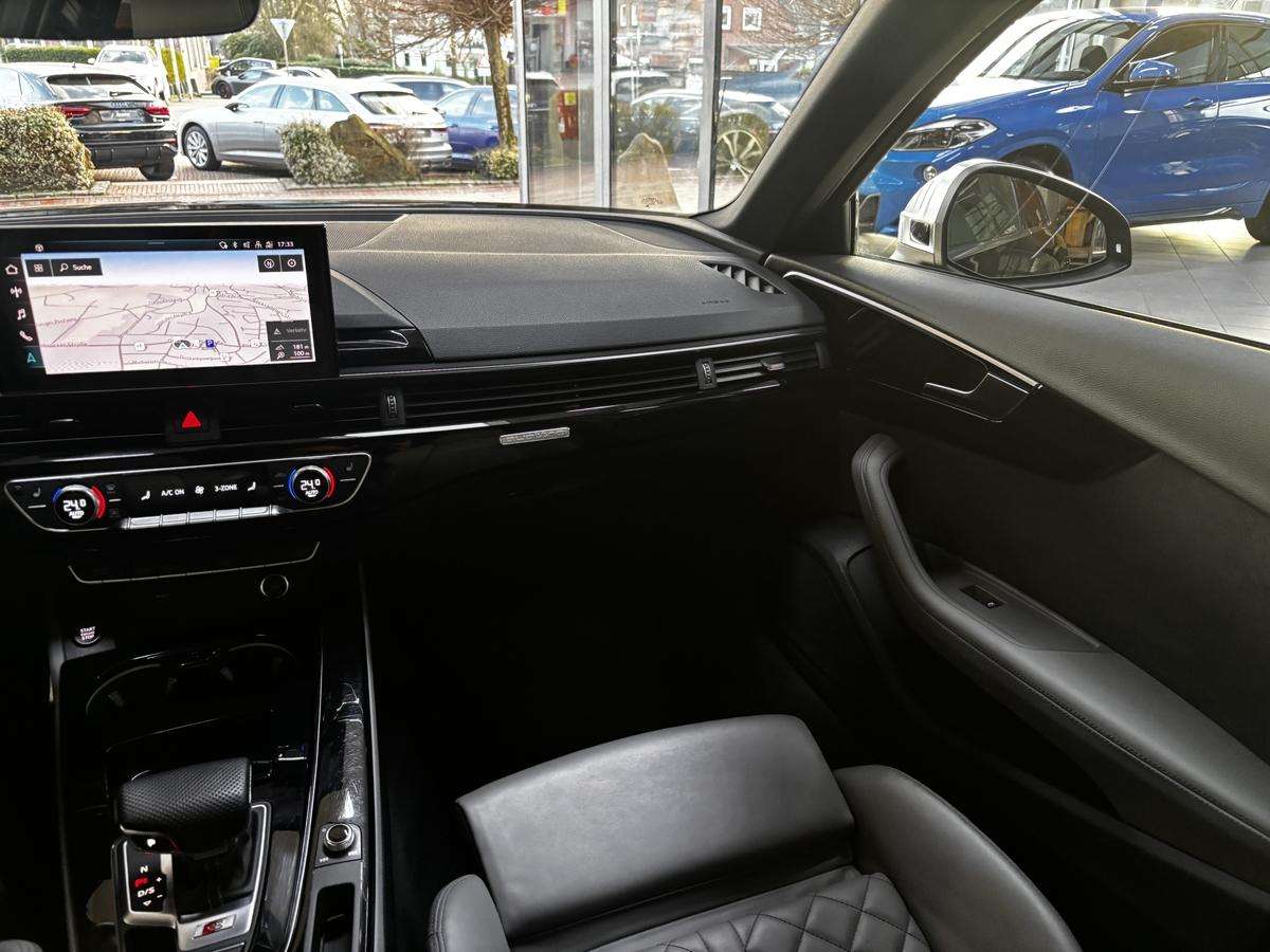 Fahrzeugbild eines Audi S4