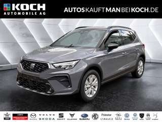 Schräge Frontansicht auf einen SEAT Arona , freigestellt