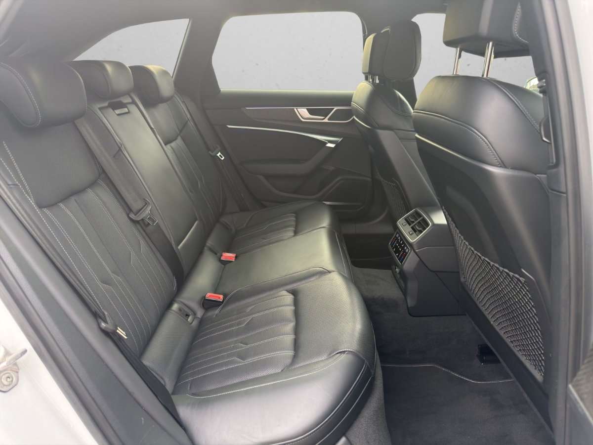 Fahrzeugbild eines Audi S6