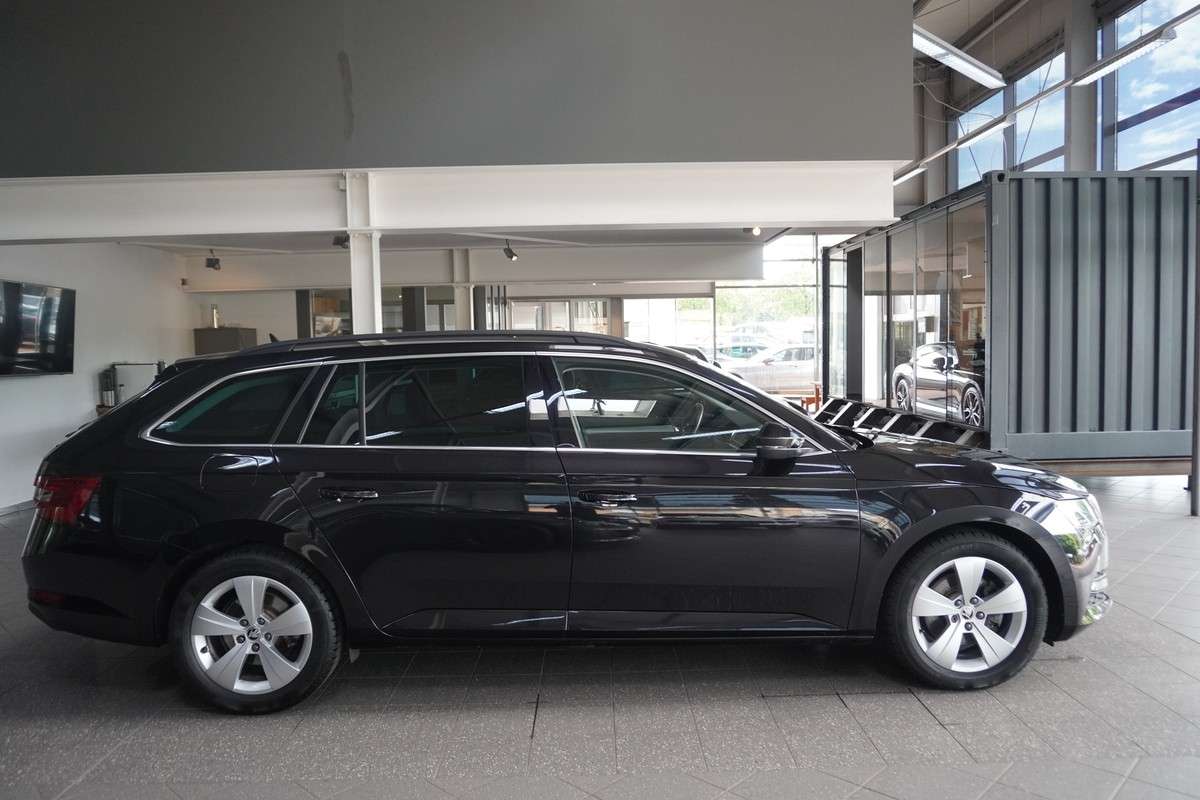 Fahrzeugbild eines Skoda Superb