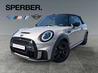 Schräge Frontansicht auf einen MINI COOPER , freigestellt