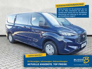 Schräge Frontansicht auf einen Ford Transit Custom , freigestellt