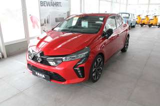 Schräge Frontansicht auf einen Mitsubishi Colt , freigestellt