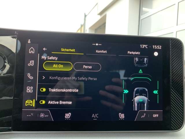 Fahrzeugbild eines Renault 4 E-TECH