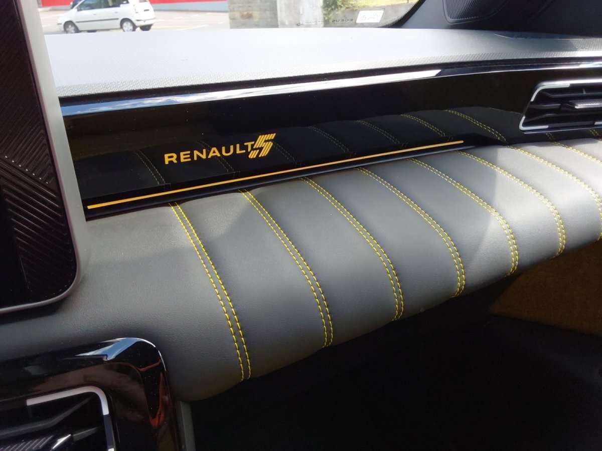 Fahrzeugbild eines Renault 5 E-TECH