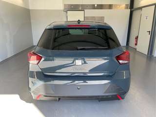 Schräge Frontansicht auf einen SEAT Ibiza , freigestellt